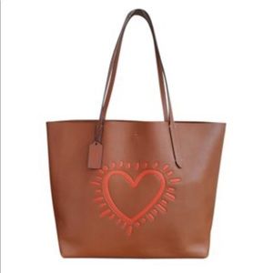 Coach
Keith Haring Heart Love Large Tote
